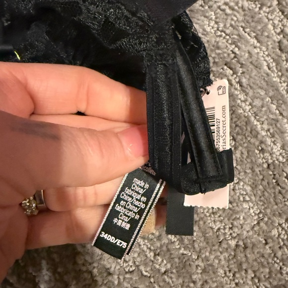 Super sexy Victoria secret lingerie 34DD bra med garter small panties.Rare set - Picture 9 of 9